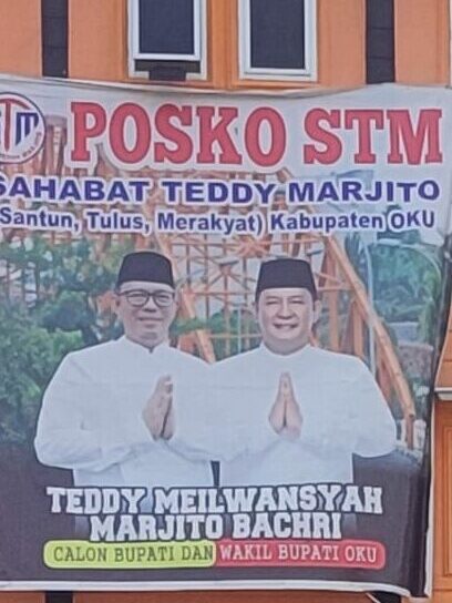 Jum'at Berkah BERTAJI Relawan Sahabat Teddy Marjito (STM) Membagikan Nasi Uduk Di Depan Posko