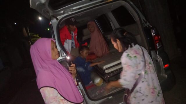 Ambulance Bertaji Membantu Mengantar Warga Kepayang Ke Rumah Sakit Umum Mohammad Hoesin (RSMH) Palembang