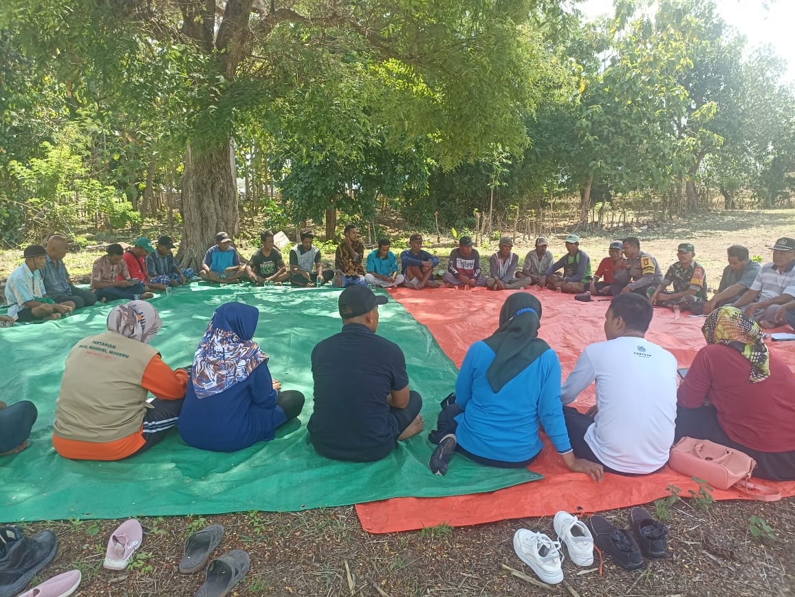 Babinsa Serka Sahrulah Pimpin Rapat Persiapan Musim Tanam Dua Koptan Desa Tolotangga