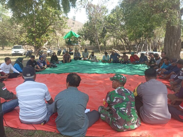 Babinsa Serka Sahrulah Pimpin Rapat Persiapan Musim Tanam Dua Koptan Desa Tolotangga