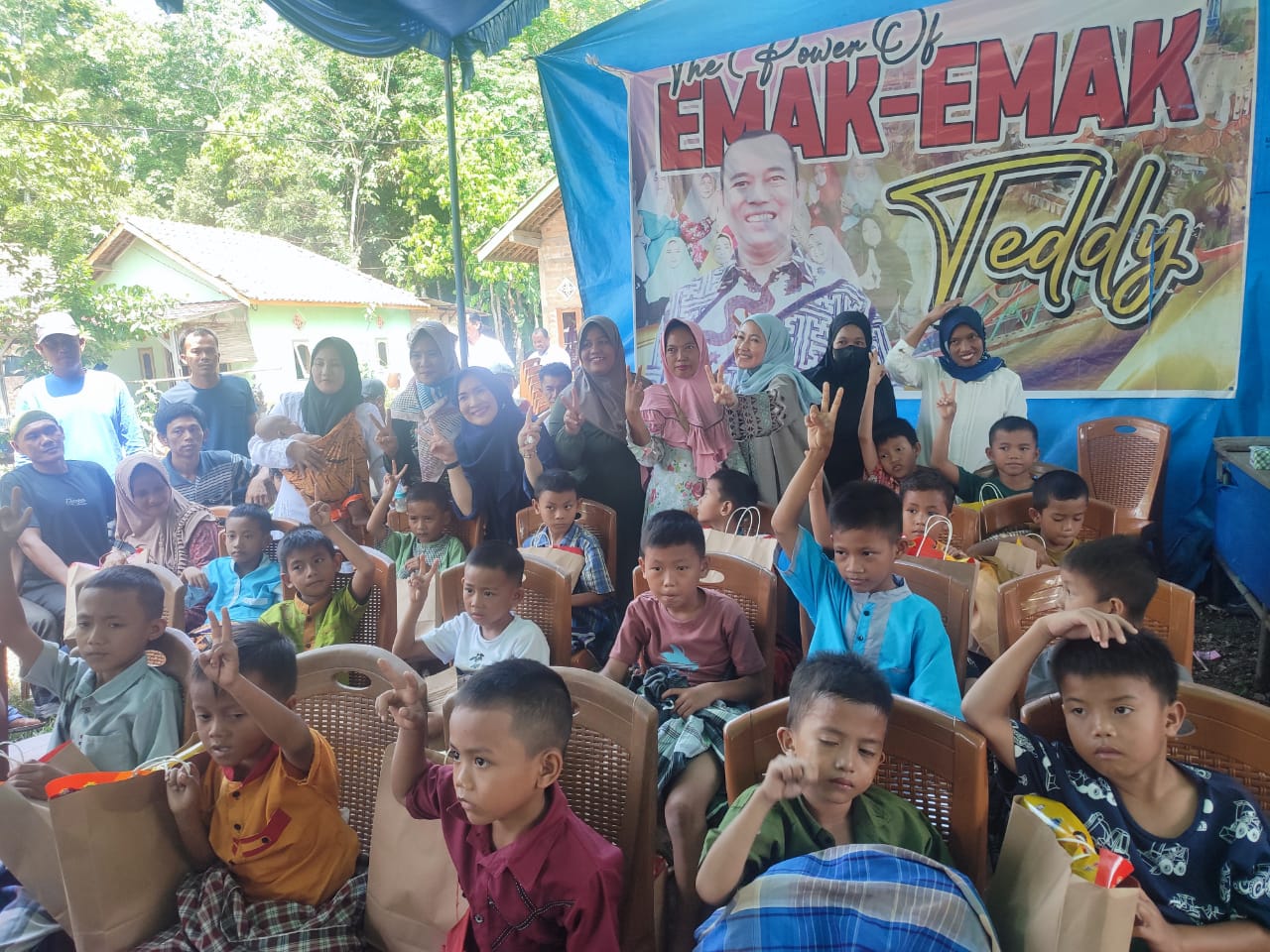 Antusias Warga Mengikuti Acara Sunatan Massal Serta Peresmian Posko BERTAJI The Power Of Emak Emak Lubuk Rukam