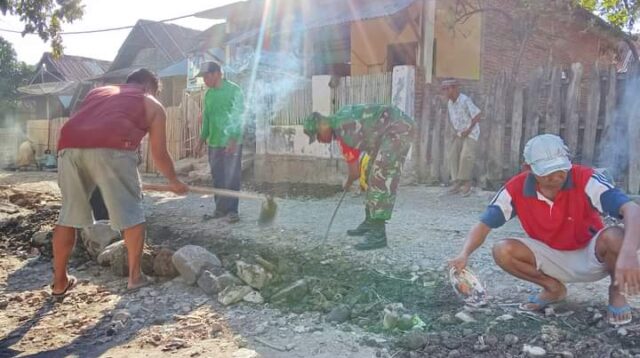 Babinsa Desa Samili Bersinergi Dengan Warga Binaan Ciptakan Lingkungan Sehat