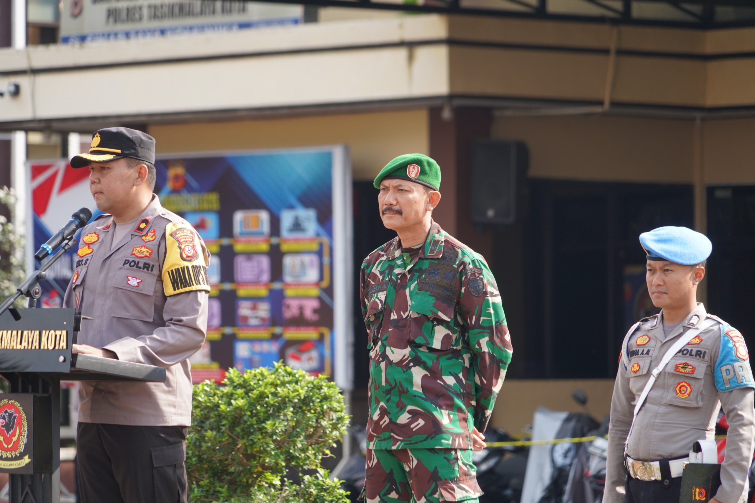 Waka Polres Tasikmalaya Kota Didampingi Kasdim 0612 Tasikmalaya, Pimpin Apel Gabungan dan Patroli Skala Besar, Pengamanan Pelantikan Presiden dan Wakil Presiden