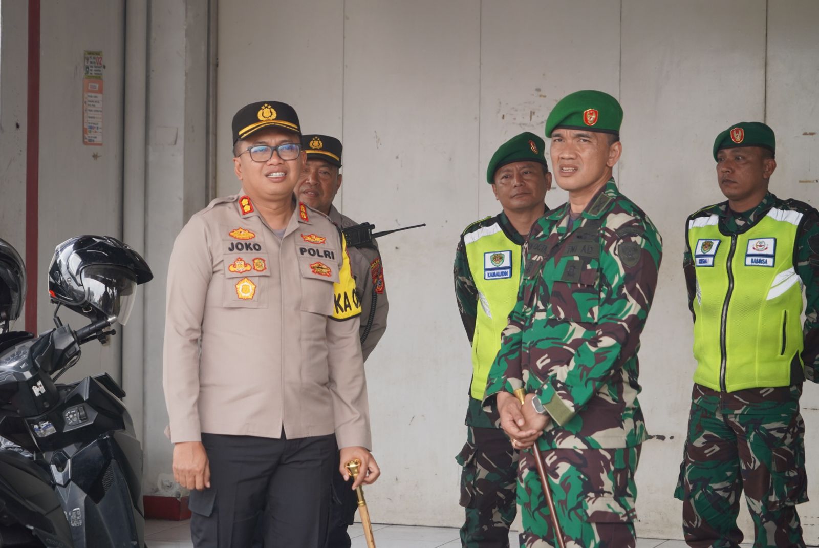 Pastikan Kondusifitas Kamtibmas,Kapolres Tasikmalaya Kota Bersma Dandim, Pantau Titik Penyekatan Perbatasan, Saat Pelnatikan Presiden Wakil Presiden