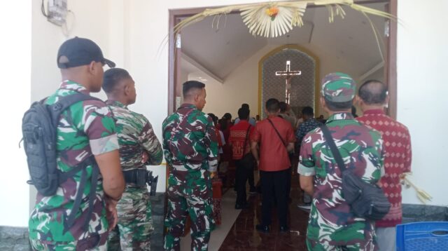 Personel Kodim 1601/Sumba Timur Amankan Kegiatan Peresmian Gereja Katolik Kapuaratu