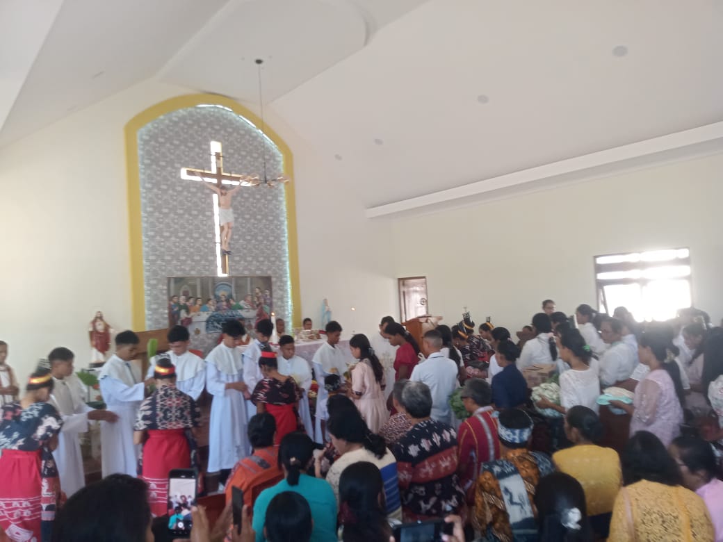 Personel Kodim 1601/Sumba Timur Amankan Kegiatan Peresmian Gereja Katolik Kapuaratu