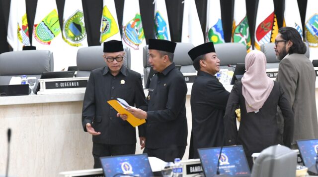 Bey Machmudin Jawab Pandangan Fraksi DPRD Jabar Terkait Ranperda APBD 2025