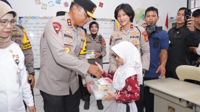 Dukung Program Nasional, Polda Kaltim Gelar Kegiatan Makan Bergizi Gratis di SDN 034 Balikpapan Utara