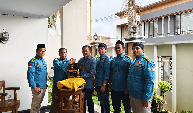 Penjabat Wali Kota Resmi Tandatangani Prasasti Peresmian Kantor Sekretariat IKM Tasikmalaya