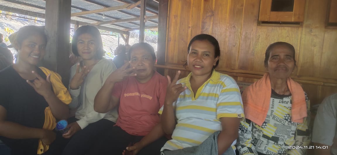 Semangat Dukungan Kaum Ibu Untuk Paket SOLID di Pilkada Sabu Raijua
