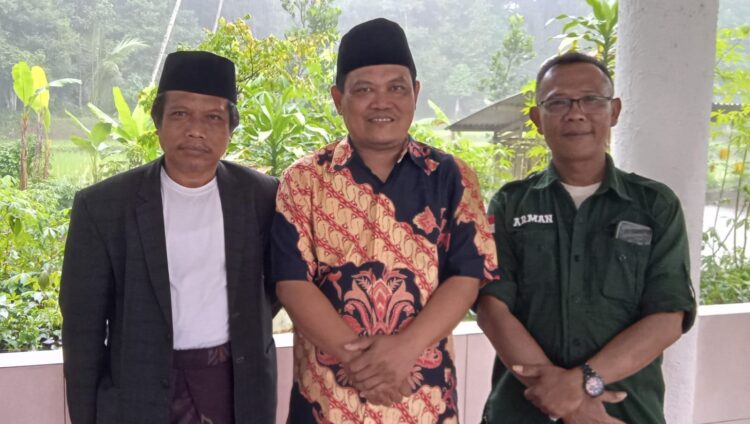 H Usep Dewan Dari Partai PKB DPRD Kabupaten Sukabumi Sapa Warga Cijambe Nyomplong,