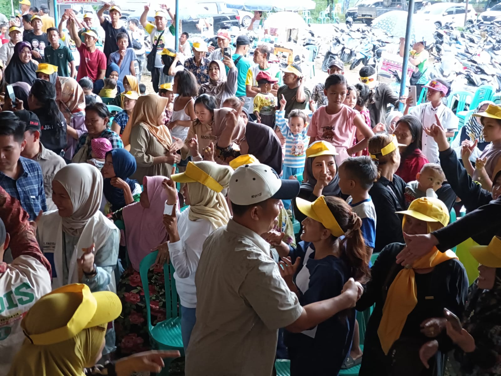 Kampanye Dialogis Paslon ROIS Disambut Antusias Oleh Masyarakat Kelurahan Watas Lubuk Durian