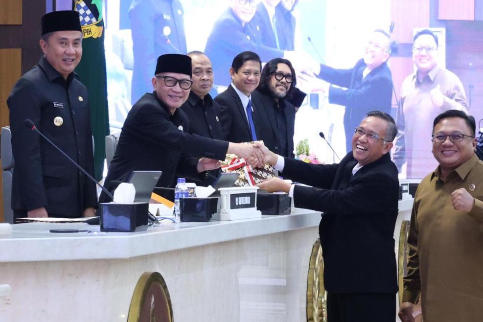 Pemda Provinsi Jabar - DPRD Setujui APBD 2025