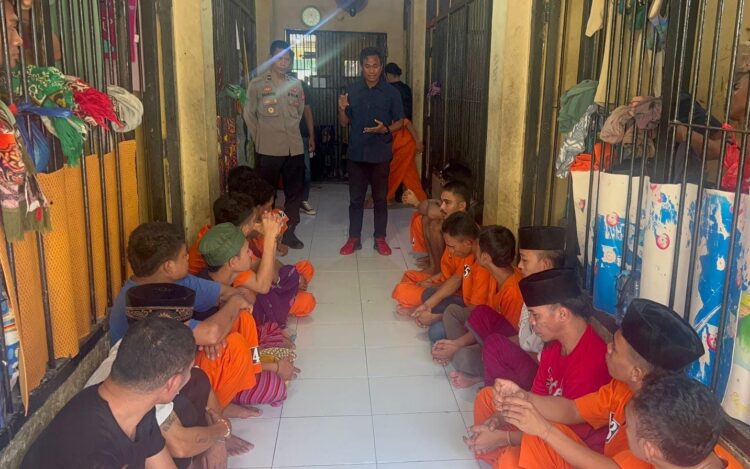 Satresnarkoba Polres Bima Sosialisasi Bahaya Narkoba Kepada Tahanan