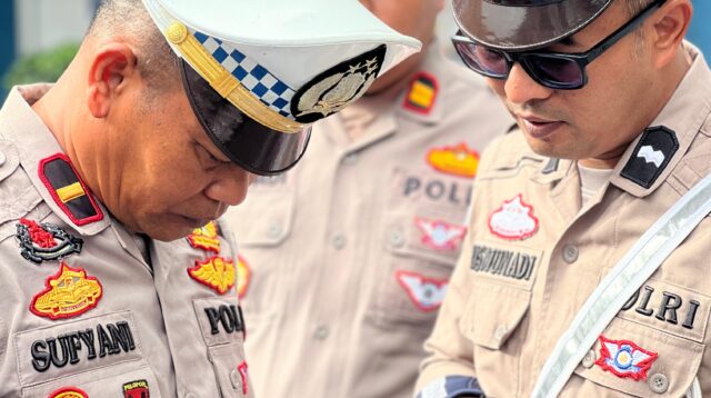 Antisipasi Judi Online, Kasat Lantas Bireuen Periksa HP Personel