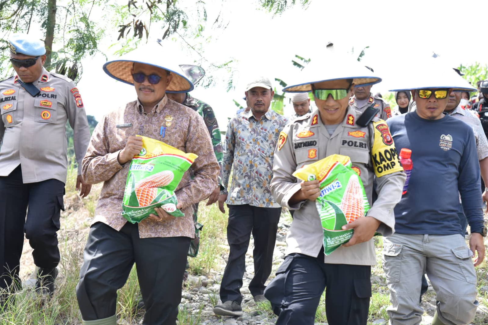 Dukung Asta Cita Presiden RI, Polres Bireuen Tanam Jangung Bersama Masyarakat