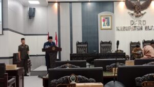 Rapat Paripuran Hari ini Penyampian Tanggapan pjs Bupati Blitar Atas Pandangan Fraksi - Fraksi Terkait Raperda 2025