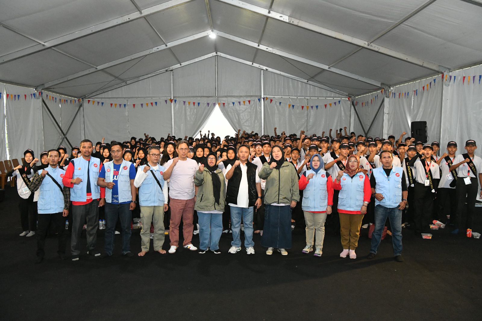 West Java Youth CAMP 2024, Sekda Jabar Herman Suryatman  Kukuhkan Siswa SMA/SMK sebagai Duta Integritas