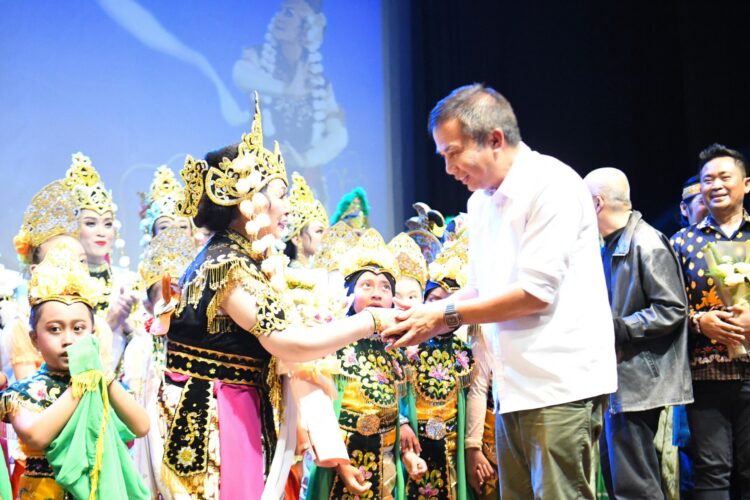 Bey Machmudin Apresiasi Dedikasi Maestro Tari Sunda Indrawati Lukman