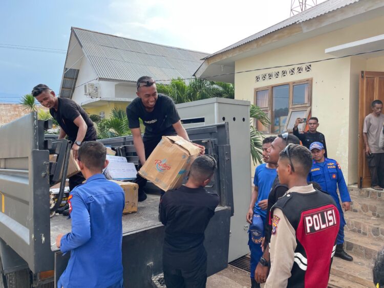 Korban Erupsi Gunung Lewotobi Laki-Laki Terima Bantuan Dari Masyarakat Manggarai Barat