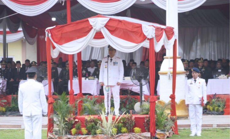 Menjadi Ingetkur Upacara HUT Kabupaten Muara Enim ke-78, Pj. Bupati Ajak Masyarakat Bersatu Saling Serasan dan Sekundang