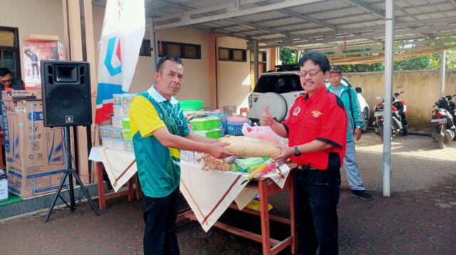 HUT KE-79 PGRI, DPC Garut  Sumbang Hadiah Jalan Sehat