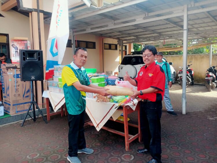 HUT KE-79 PGRI, DPC Garut  Sumbang Hadiah Jalan Sehat