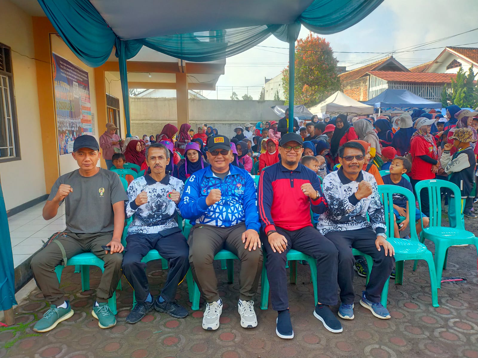 HUT KE-79 PGRI, DPC Garut  Sumbang Hadiah Jalan Sehat