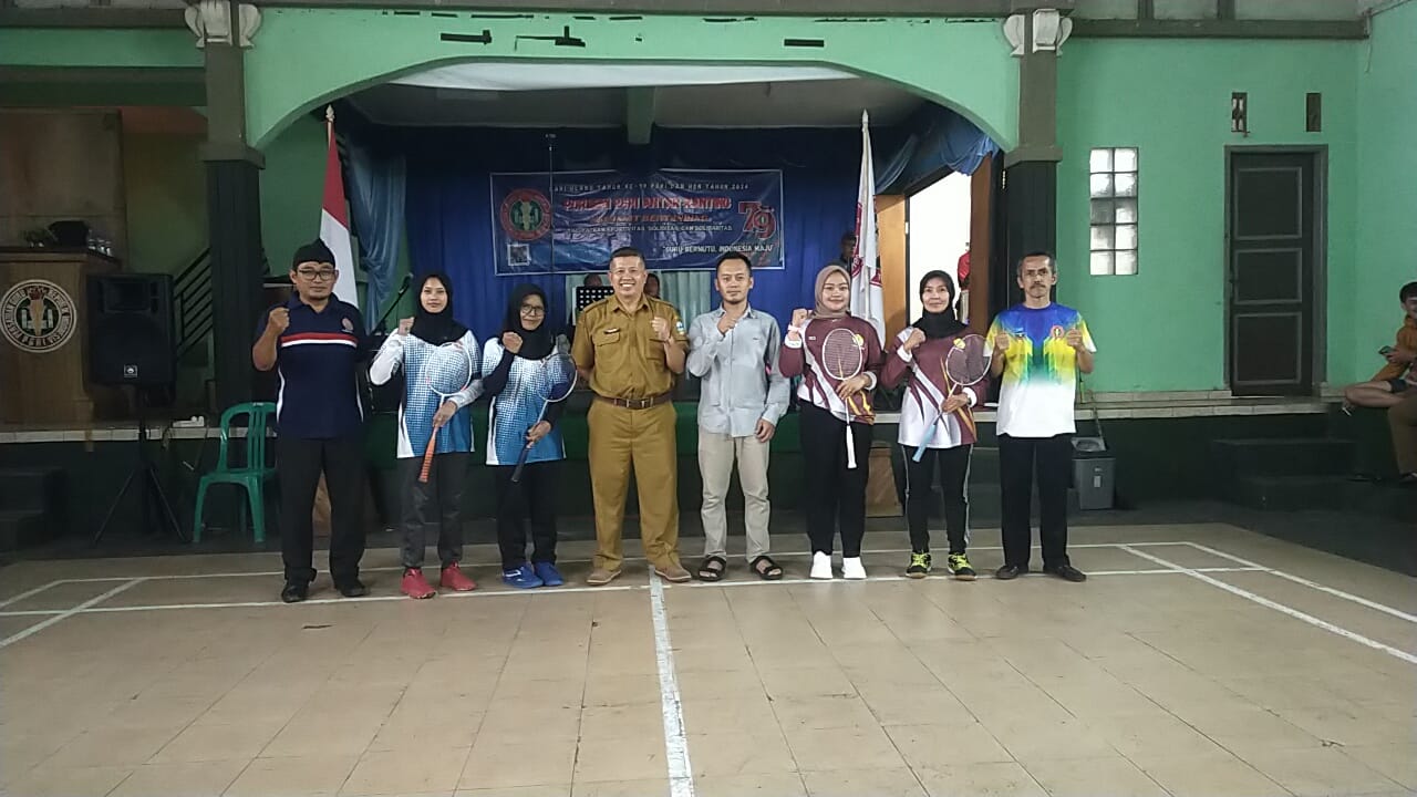 HUT KE-79 PGRI, DPC Garut  Sumbang Hadiah Jalan Sehat