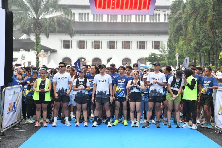 Fun Run Hari Bakti PU ke-79 Tingkat Jabar Berlangsung Meriah Bey Ajak Masyarakat Rajin Berolahraga dan Peduli Lingkungan