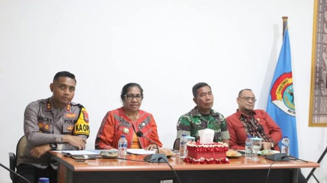 Dandim 1601/Sumba Timur Diwakili Kasdim Menghadiri Rapat Percepatan Perekaman KTP - EL