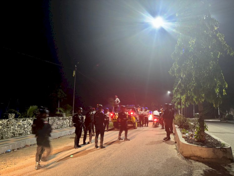 Personel BKO Polda NTT dan Satbrimobda NTT Intensifkan Patroli Antisipasi Gangguan Kamtibmas Jelang Pilkada 2024 di Sumba Barat