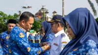 Pj. Walikota Tasikmalaya Pimpin Apel Pagi Gabungan Dirangkaian Dengan Pemberian PIN Orang Tua Asuh Anak Stunting