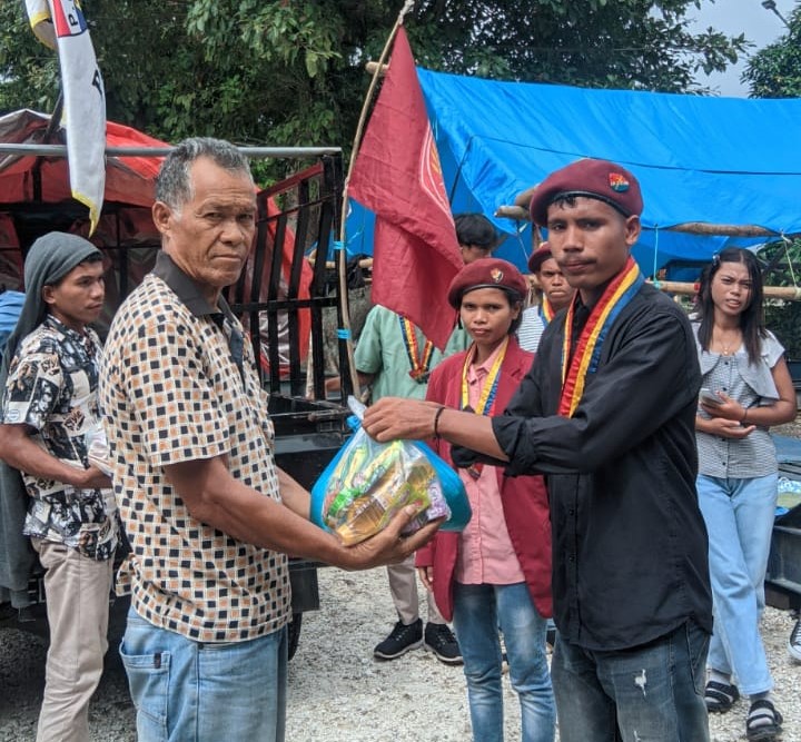 PMKRI Cabang Tambolaka Salurkan Donasi kepada Masyarakat Terdampak Musibah PMKRI Cabang Tambolaka Salurkan Donasi kepada Masyarakat Terdampak Musibah