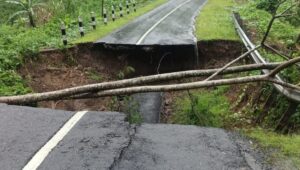 Cuaca Ekstrem, BPBD dan Dinas BMPR Jabar Gerak Cepat Atasi Jembatan Ambruk di Sukabumi