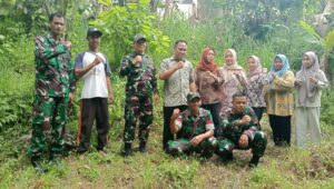 Didampingi Kordinator BPP Pancatengah Danramil 1218 Cikatomas Tanam  150 Bibit Pohon Sukun