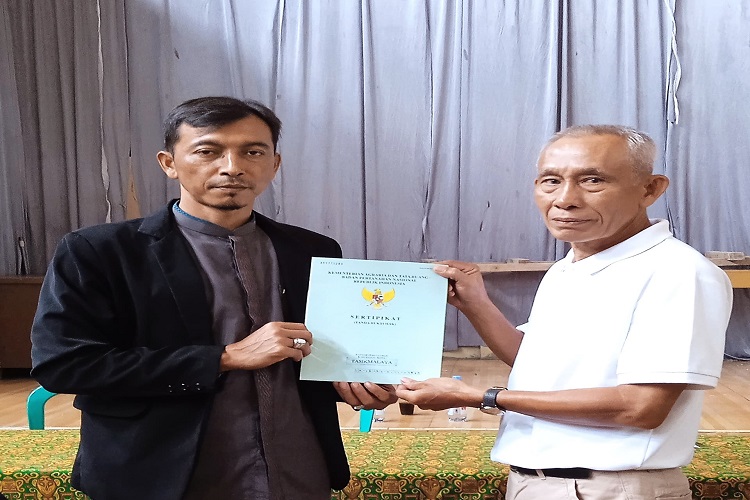 Pemerintah Desa Dawagung Kecamatan Rajapolah Bagikan Sertifikat PTSL Kepada 85 Warga