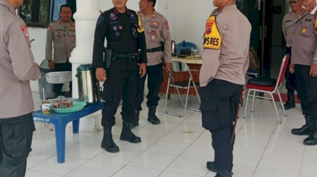 Kapolres Sumba Barat Pantau Langsung Pengamanan Pleno Rekapitulasi Suara Pilkada di Sumba Tengah