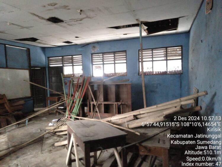 Ruang Kelas Rusak, Pelajar SD di Kirisik Jatinunggal Terpaksa Gantian Belajar