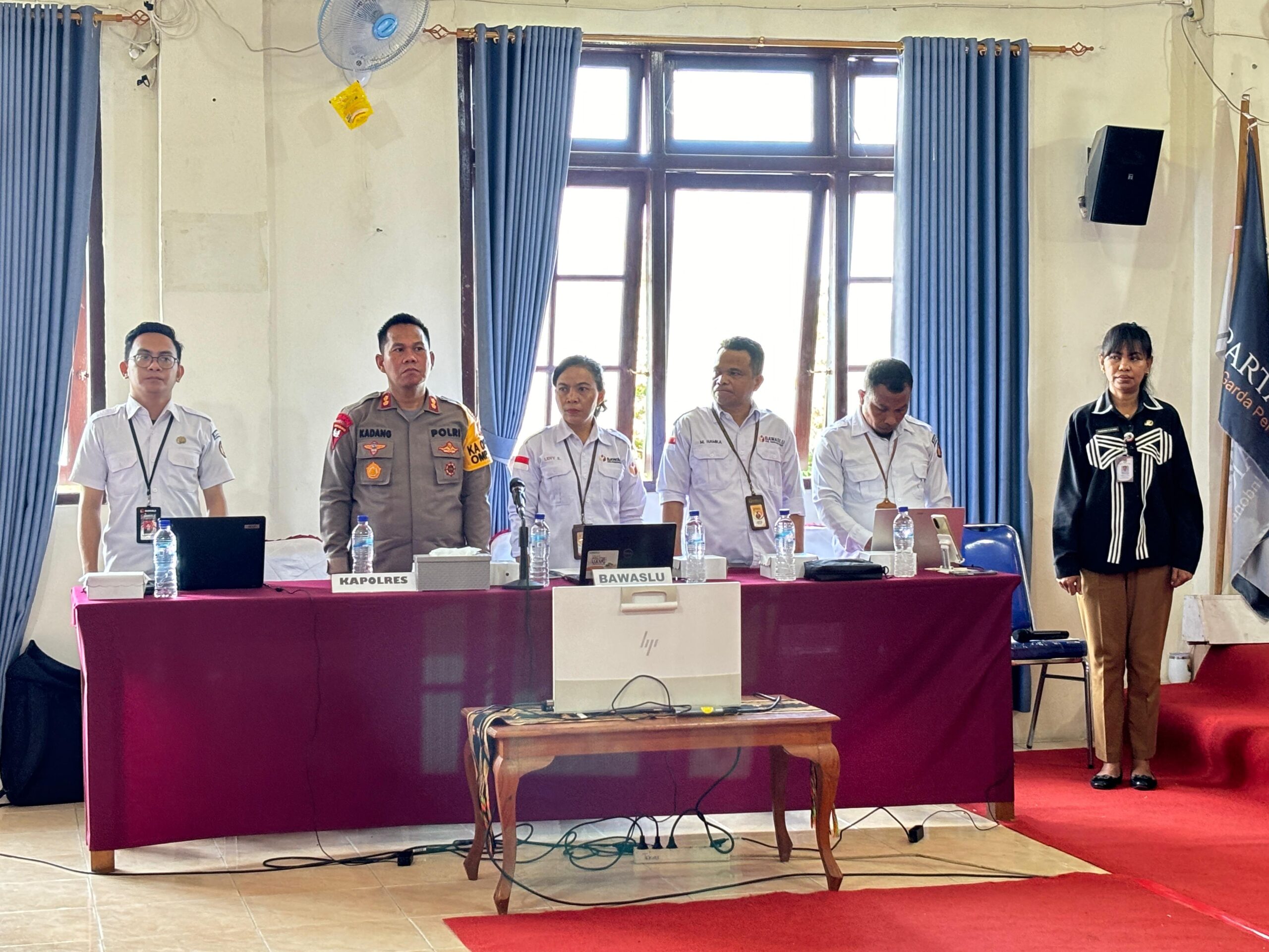 Polisi Kawal Ketat Rapat Pleno Rekapitulasi Suara Pilkada 2024 di Labuan Bajo