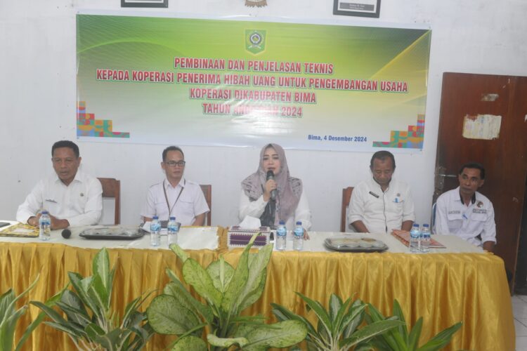Bupati Bima Beri Pembinaan Pengurus dan Hibahkan 100 Juta Kepada Koperasi
