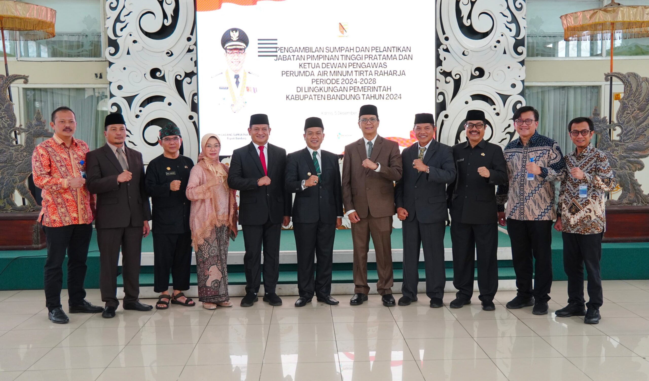 Bupati Dadang Supriatna Lantik Kadinsos Baru dan Ketua Dewan Pengawas PDAM