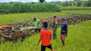 Peduli Dengan Kegiatan Masyarakat, Babinsa Hadir Di Tengah-Tengah Warga