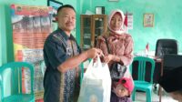 Pemdes Banjarangsana Memberikan Makanan Tambahan Kepada Balita Stunting