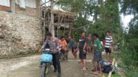 Belasan Rumah di Kampung Bodo Ede Sumba Barat Ludes Terbakar, Polisi dan Warga Bahu-Membahu Padamkan Api