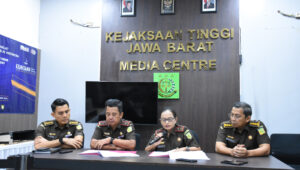 Kajati Gelar Press Conference Capaian Kinerja Bidang Tindak Pidana Khusus Se-Jabar Dalam Rangka Peringatan Hari Anti Korupsi Sedunia Tahun 2024”