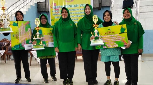 Dalam Rangka Hari Ibu Ke-97 Tahun 2024 Persit Kodim Lahat Gelar Pertandingan Voli Antar Anggota