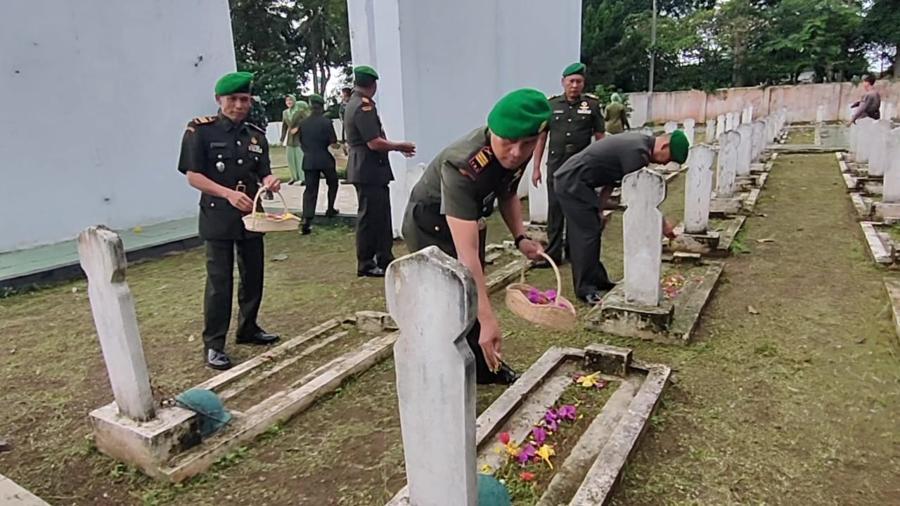 Sambut Hari Juang TNI AD, Kodim 0601/Pandeglang Ziarah Ke Taman Makam Pahlawan