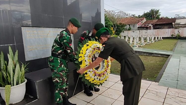 Sambut Hari Juang TNI AD, Kodim 0601/Pandeglang Ziarah Ke Taman Makam Pahlawan