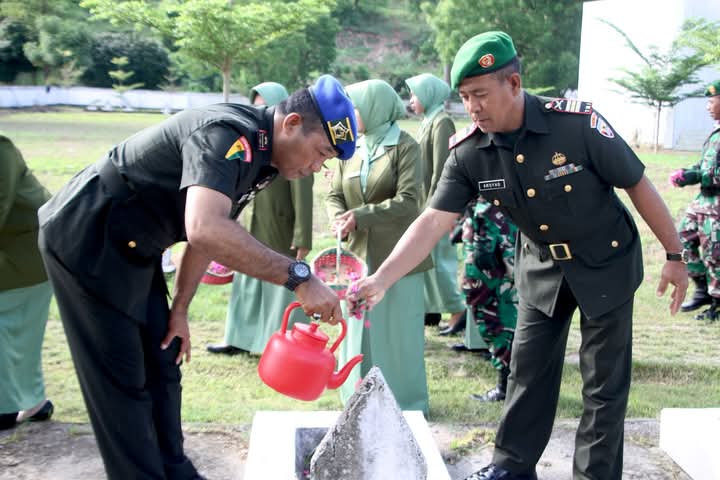Menyambut Hari Juang TNI AD Ke-79, Kasdim 1608/Bima Pimpin Upacara Ziarah TMP Palibelo